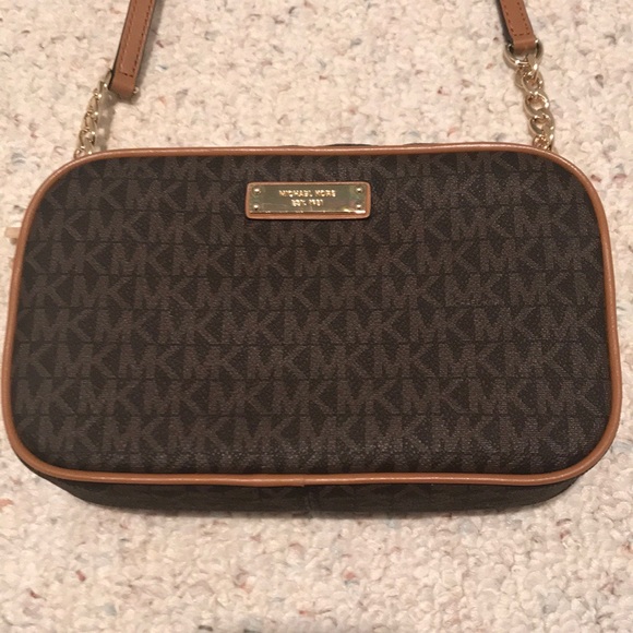 Michael Kors Handbags - Brand New Michael Kors Jet Set Crossbody Brown Bag
